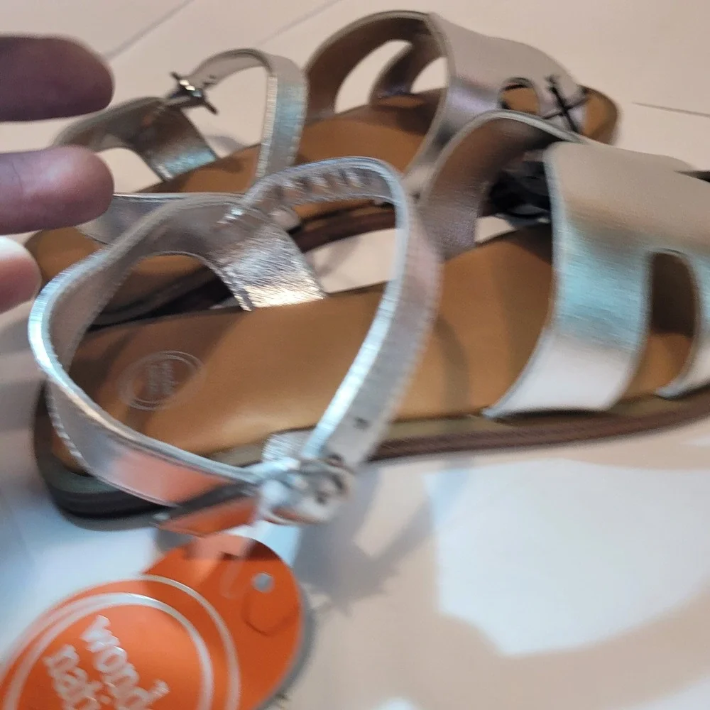 Wonder Nation Girls' US Size 2 Silver Metallic Ankle Strap Flat Sandals New Tags